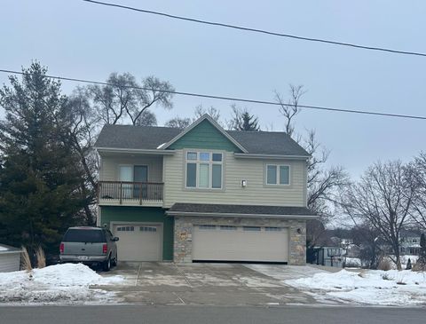 Photo of 460/460A Cottonwood Ave, Hartland, WI 53029 (MLS # 1949711)