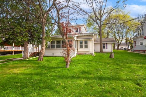 Photo of 243 W Sumner St, Hartford, WI 53027 (MLS # 1960454)