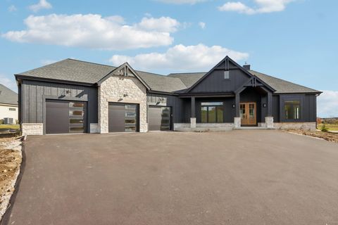 W279N6010 Serenity Dr, Merton, WI 53089 - #: 1921442