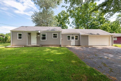 Photo of S64W18606 Topaz Dr, Muskego, WI 53150 (MLS # 1970838)