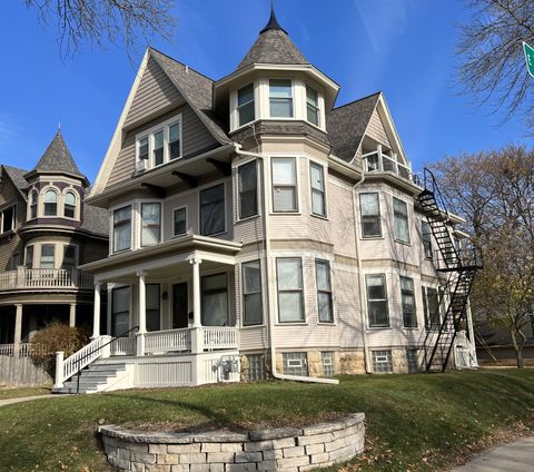 Photo of 2704 N Hackett Ave, Milwaukee, WI 53211 (MLS # 1956101)