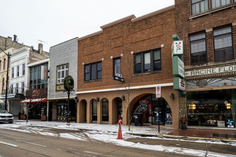 Photo of 215 1/2 6th St, Racine, WI 53403 (MLS # 1949639)