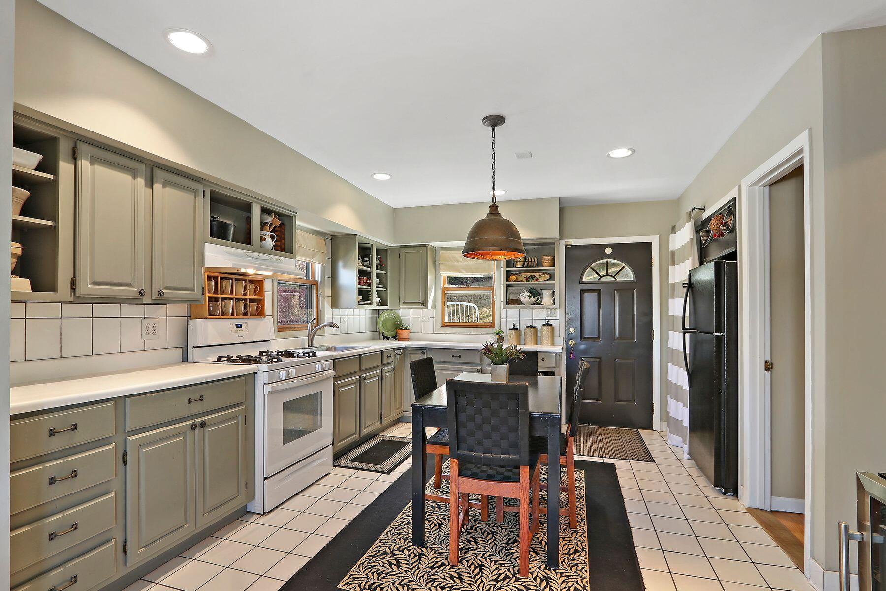 Twin Lakes, Wisconsin 53181, United States, 3 Bedrooms Bedrooms, ,3 BathroomsBathrooms,Residential,Pending,102960