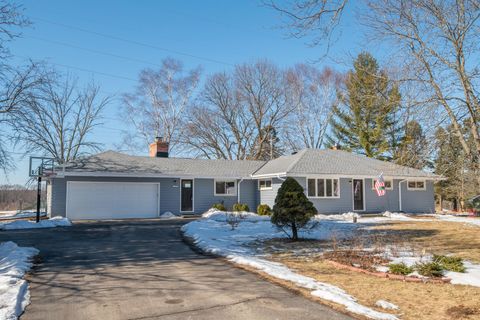 Photo of 11737 N Ridgeway Ave, Mequon, WI 53097 (MLS # 1950269)