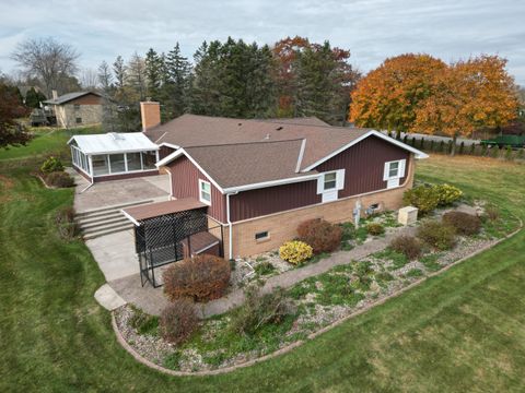 Photo of 3119 W Bonniwell Rd, Mequon, WI 53097 (MLS # 1897929)