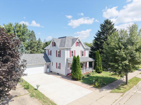 Photo of 420 W Decker St, Viroqua, WI 54665 (MLS # 1978553)