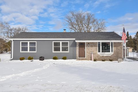 Photo of N61W23804 Sumac Ln, Sussex, WI 53089 (MLS # 1948786)