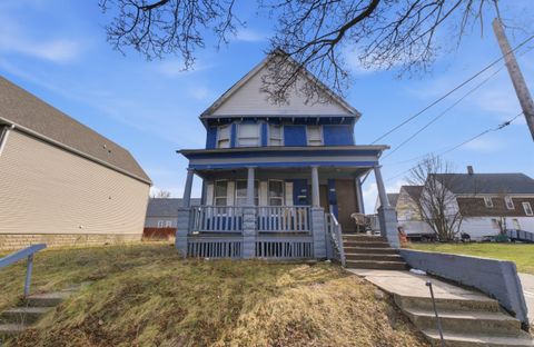 Photo of 2463 W Chambers St, Milwaukee, WI 53206 (MLS # 1955123)