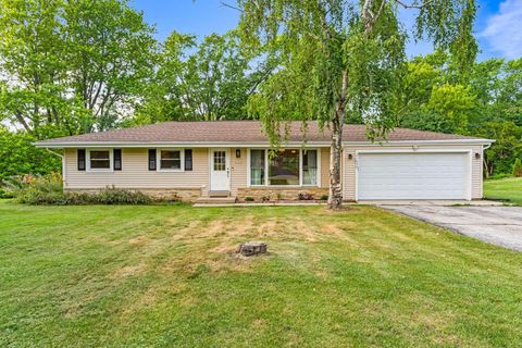 Photo of 21630 Clarion Ln, Brookfield, WI 53186 (MLS # 1926276)