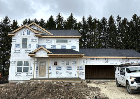 Photo of 549 Hawks Ridge Rd, Grafton, WI 53024 (MLS # 1960276)