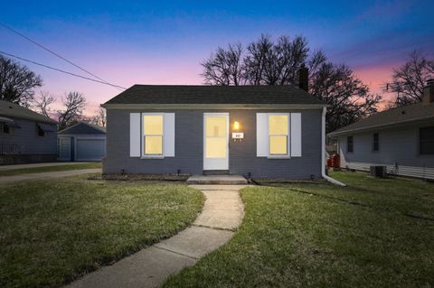 Photo of 257 W Loos St, Hartford, WI 53027 (MLS # 1956968)