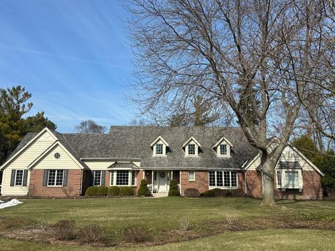 Photo of 112 W Vintage Dr, Mequon, WI 53092 (MLS # 1958199)
