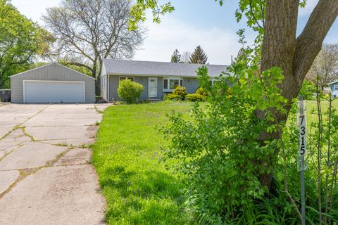 Photo of 7315 S 48th St, Franklin, WI 53132 (MLS # 1918398)