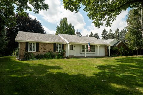 Photo of N50W21625 Lisbon Rd, Menomonee Falls, WI 53051 (MLS # 1930797)