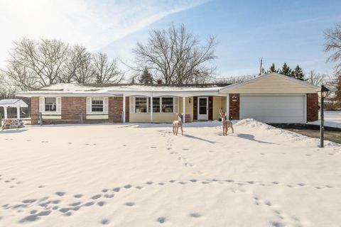 Photo of 17685 Evergreen Ct, Brookfield, WI 53045 (MLS # 1949518)