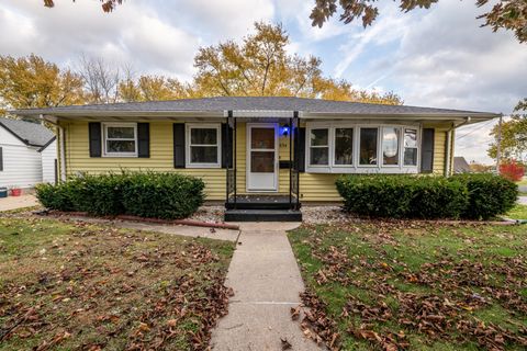 Photo of 534 Cedar St, Hartford, WI 53027 (MLS # 1941206)