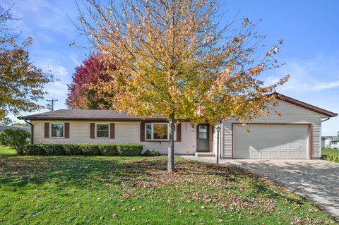 Photo of 412 Terry Ln, Watertown, WI 53094 (MLS # 1986174)