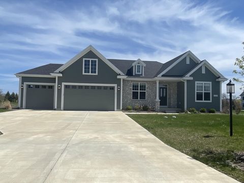 Photo of 10588 N Coneflower Ct, Mequon, WI 53097 (MLS # 1907712)