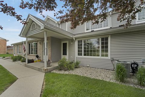 Photo of 10380 W Whitnall Edge Cir, Franklin, WI 53132 (MLS # 1920702)