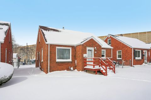 Photo of 4271 S 5th St, Milwaukee, WI 53207 (MLS # 1953708)