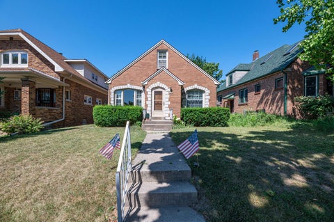 Photo of 3657 S 14th St, Milwaukee, WI 53221 (MLS # 1977236)