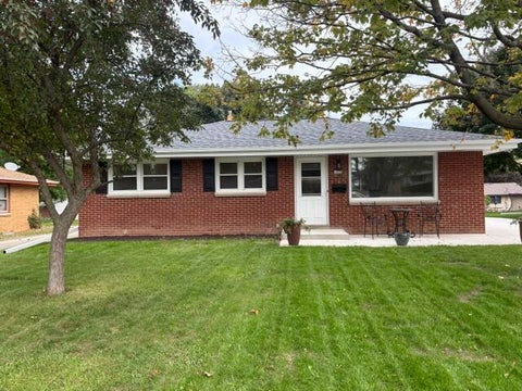 Photo of 4428 S 63rd St, Greenfield, WI 53220 (MLS # 1982168)