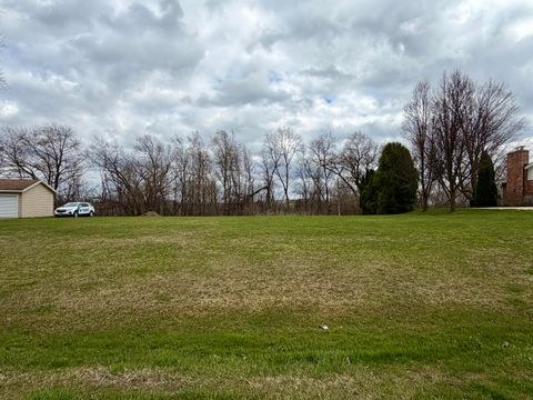 Photo of 18515 W Hillcrest Dr, New Berlin, WI 53146 (MLS # 1957366)