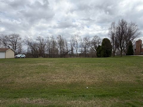 Photo of 18515 W Hillcrest Dr, New Berlin, WI 53146 (MLS # 1957366)