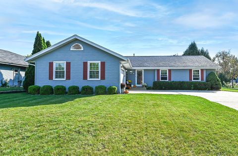 Photo of 8200 S Wildwood Dr, Oak Creek, WI 53154 (MLS # 1937232)