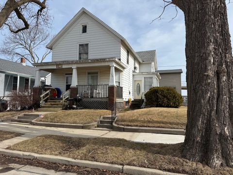 Photo of 1503 Chatham St, Racine, WI 53402 (MLS # 1952613)