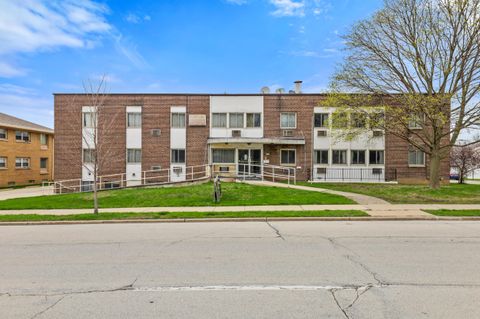 Photo of 9806 W Lincoln Ave, West Allis, WI 53227 (MLS # 1939578)