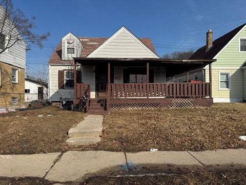 Photo of 3908 W Hampton Ave, Milwaukee, WI 53209 (MLS # 1950444)