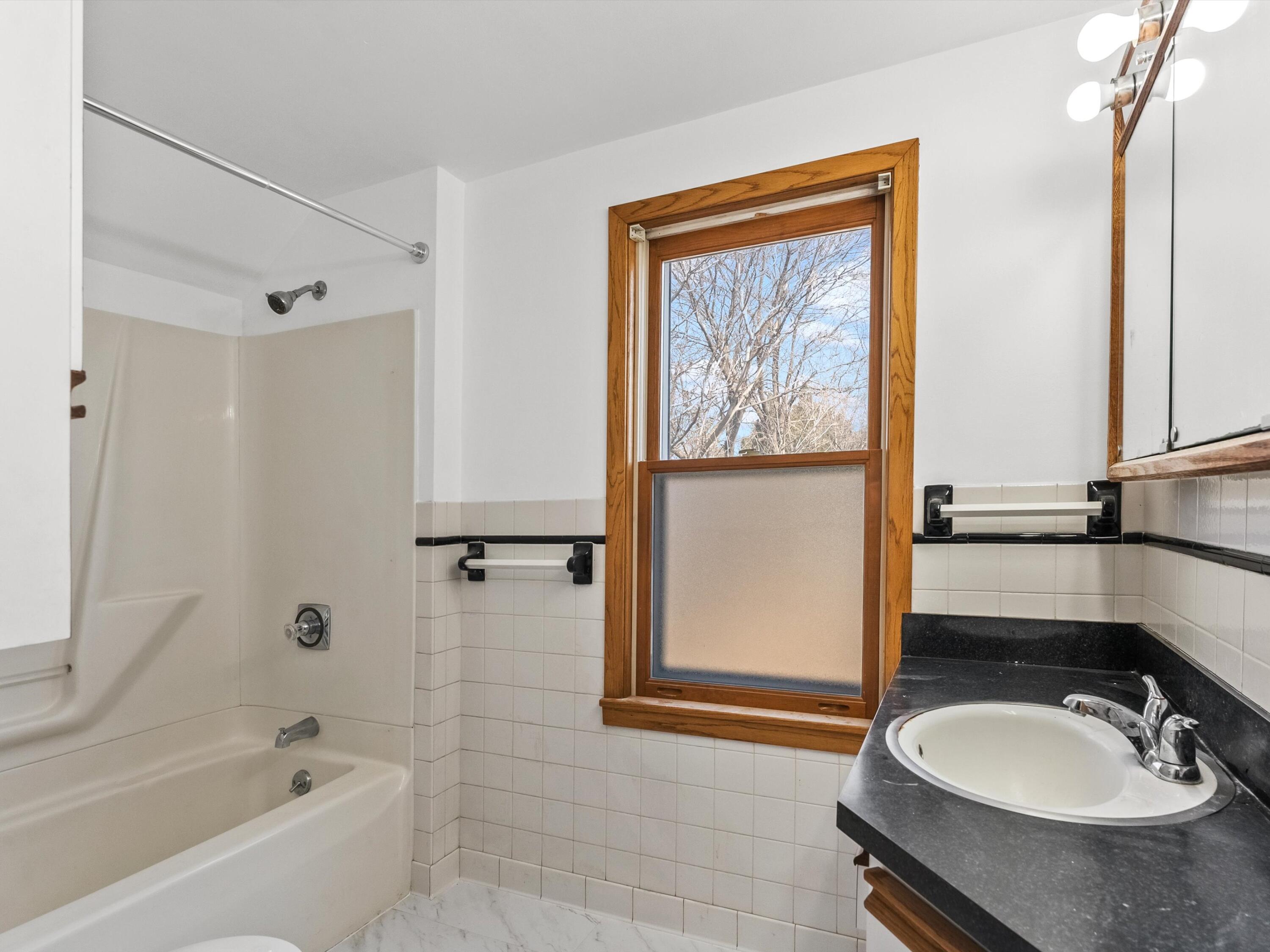 Manitowoc, Wisconsin 54220, United States, 3 Bedrooms Bedrooms, ,1 BathroomBathrooms,Residential,Active,87616