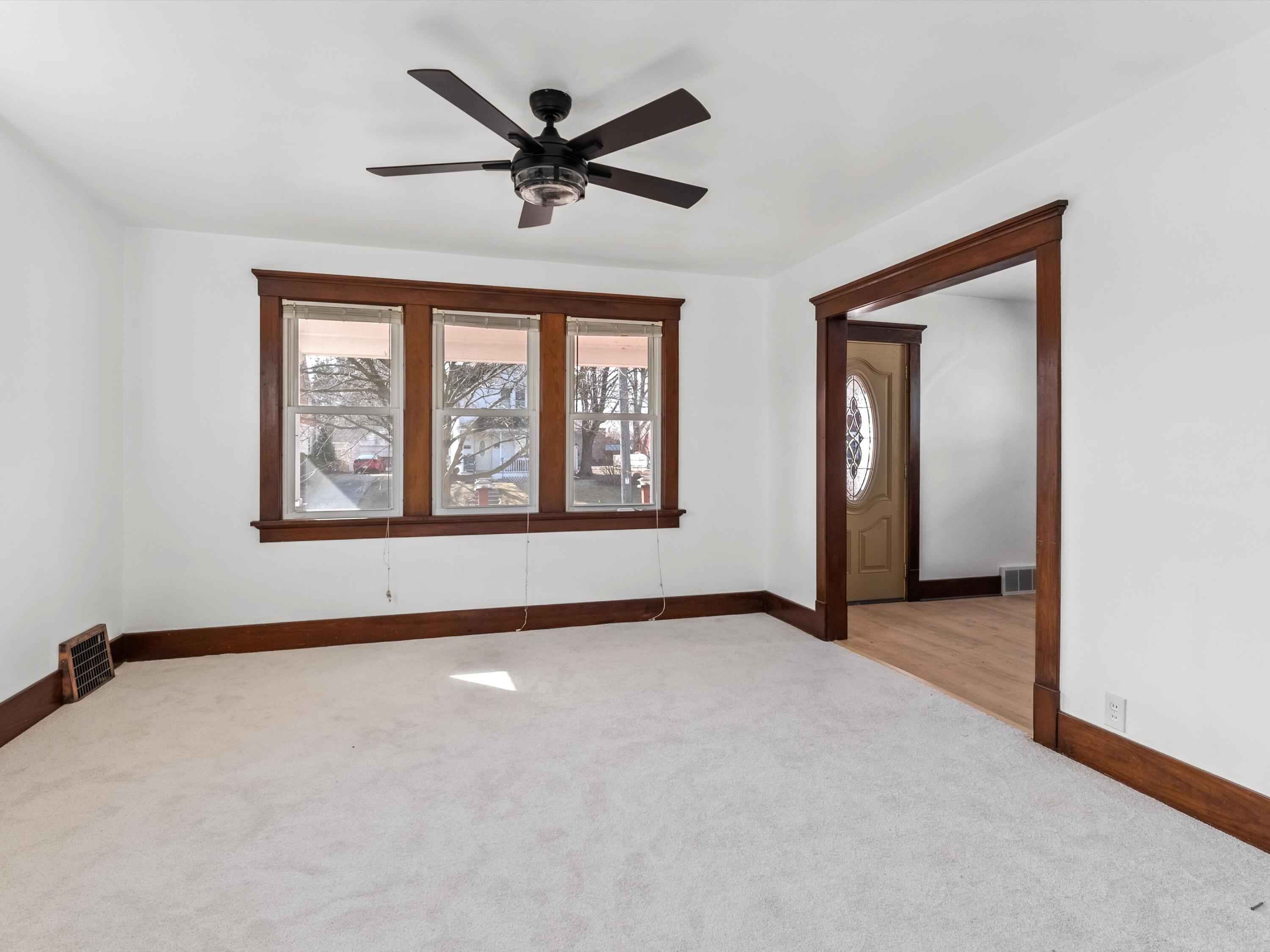 Manitowoc, Wisconsin 54220, United States, 3 Bedrooms Bedrooms, ,1 BathroomBathrooms,Residential,Active,87616