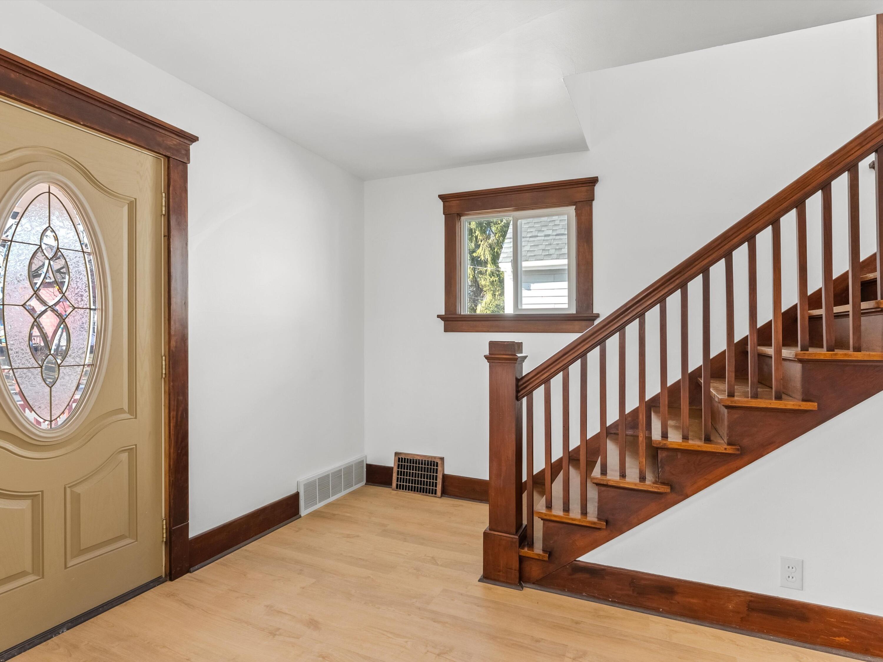 Manitowoc, Wisconsin 54220, United States, 3 Bedrooms Bedrooms, ,1 BathroomBathrooms,Residential,Active,87616