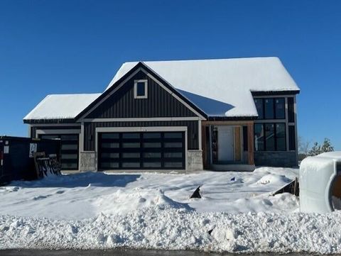 Photo of W251N2385 Valleyview Cir, Pewaukee, WI 53072 (MLS # 1944741)