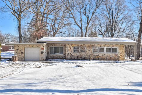 Photo of 1350 Parkway Dr, Brookfield, WI 53005 (MLS # 1946555)