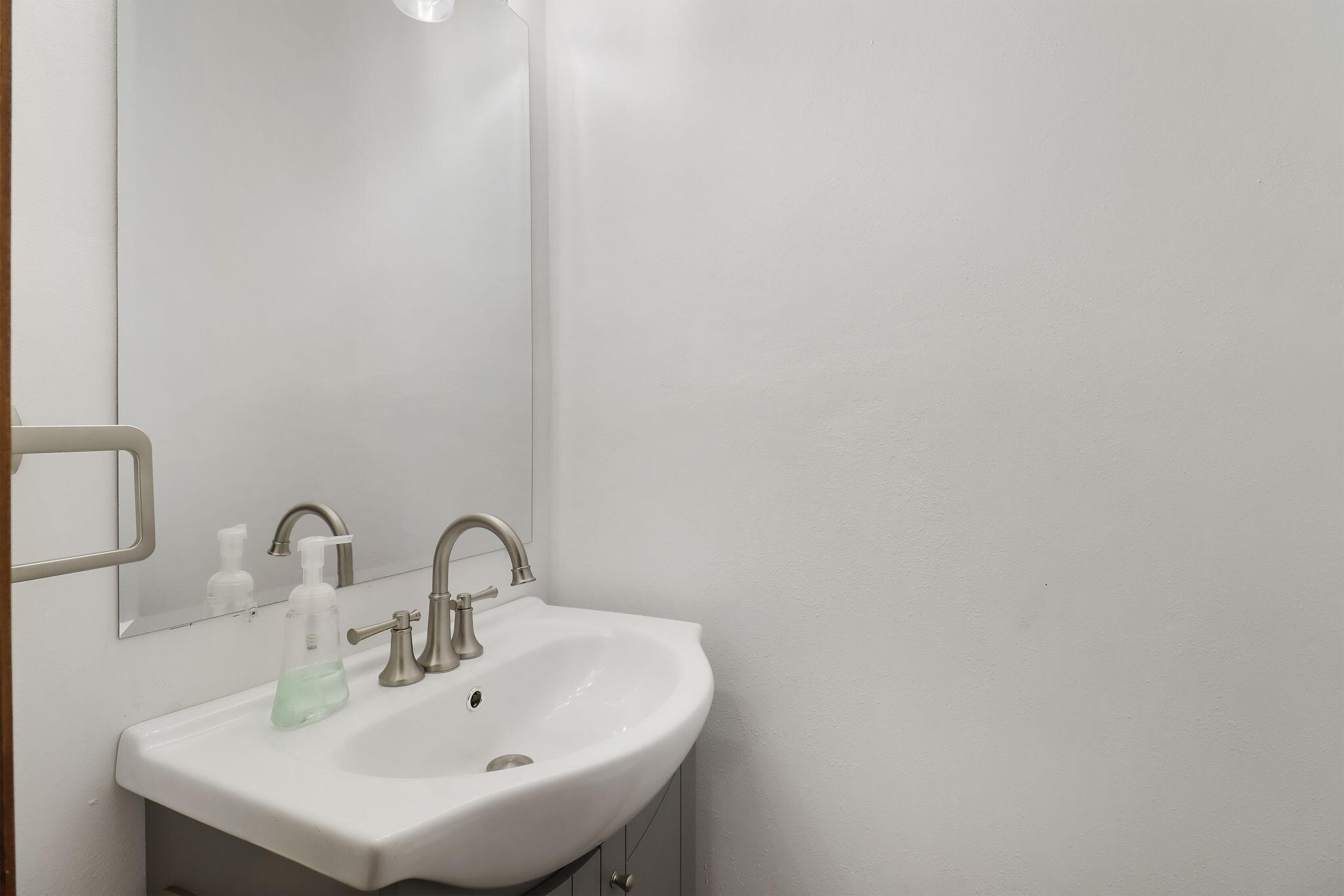 Caledonia, Wisconsin 53406, United States, 4 Bedrooms Bedrooms, ,3 BathroomsBathrooms,Residential,Active,193904