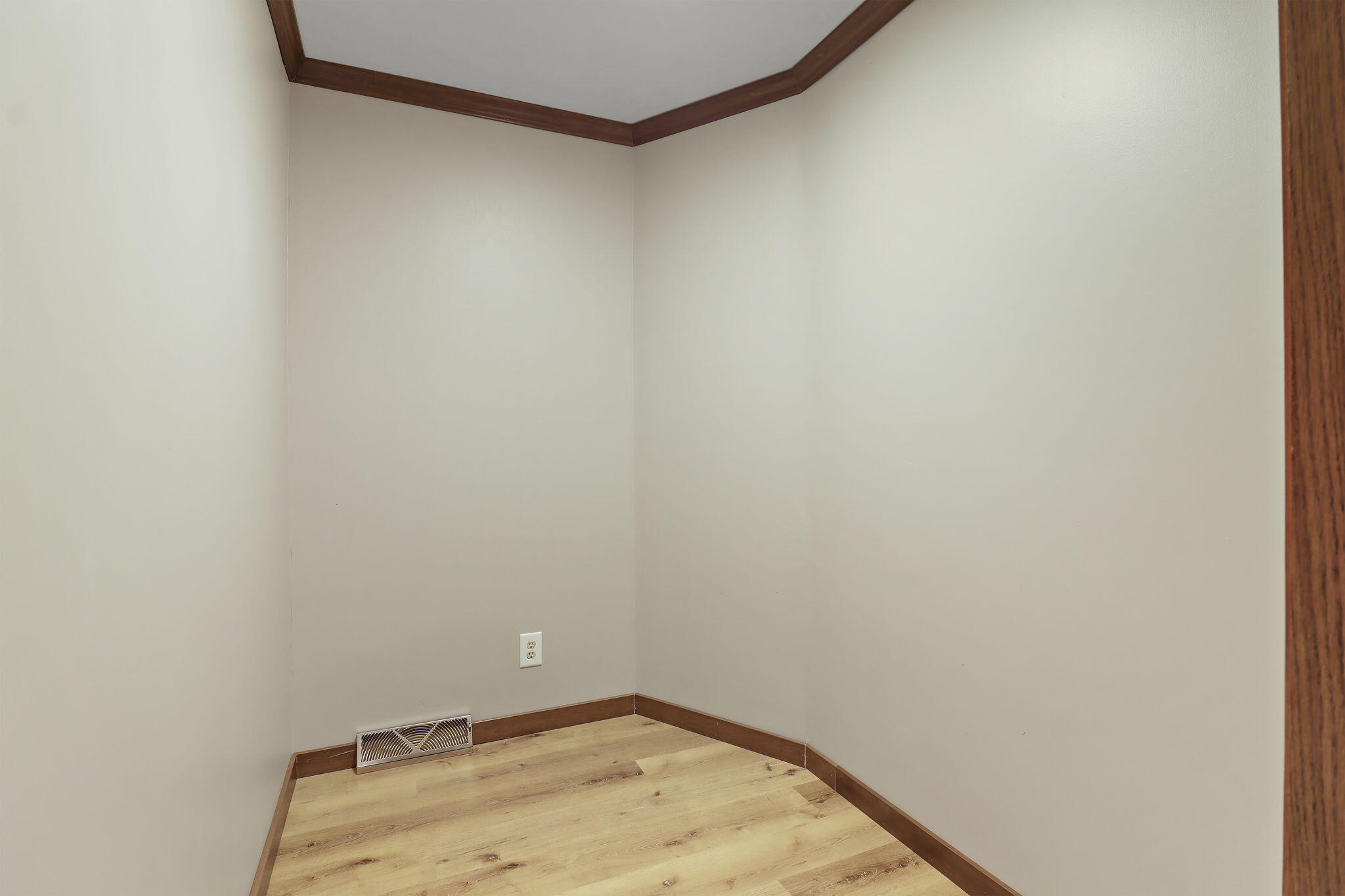 Caledonia, Wisconsin 53406, United States, 4 Bedrooms Bedrooms, ,3 BathroomsBathrooms,Residential,Active,193904