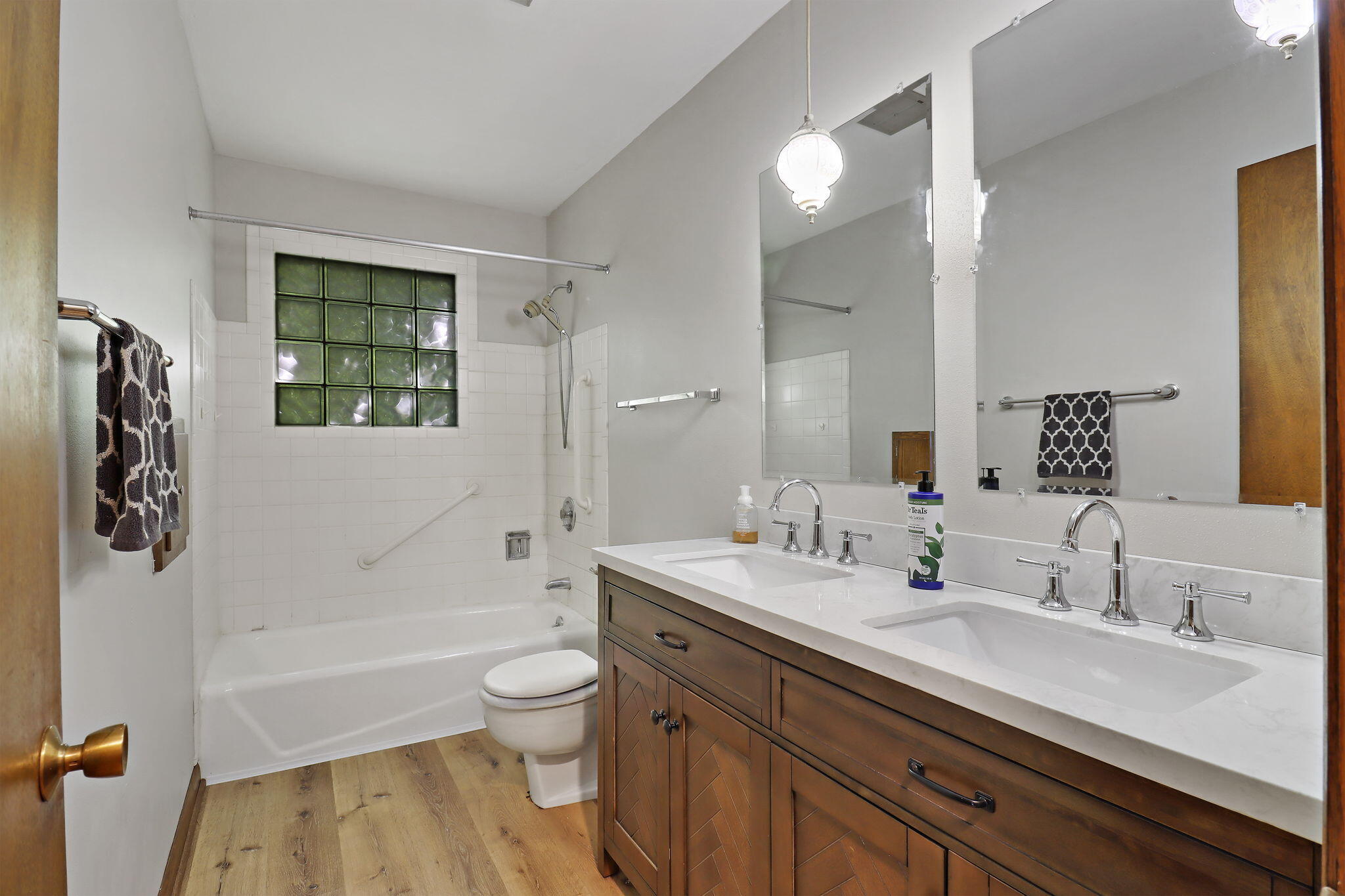 Caledonia, Wisconsin 53406, United States, 4 Bedrooms Bedrooms, ,3 BathroomsBathrooms,Residential,Active,193904