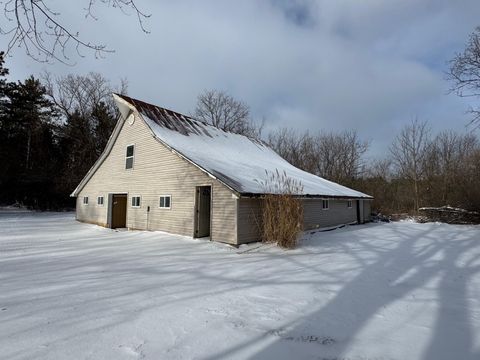 Photo of 8899 N Stringer Bridge Rd, East Troy, WI 53120 (MLS # 1945975)