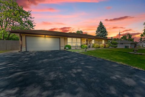 Photo of 2324 W Woodward Dr, Oak Creek, WI 53154 (MLS # 1921440)