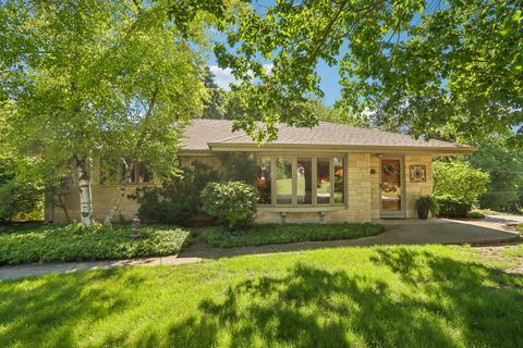 Photo of 780 Michael Dr, Brookfield, WI 53045 (MLS # 1968196)