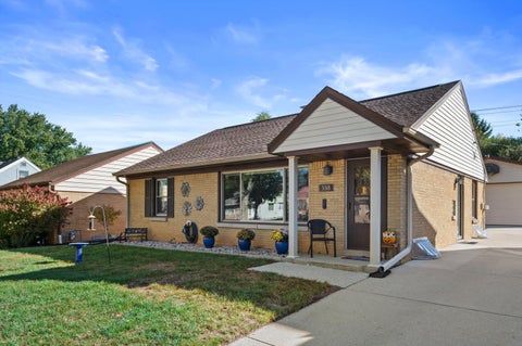 Photo of 3318 N 95th St, Milwaukee, WI 53222 (MLS # 1985864)