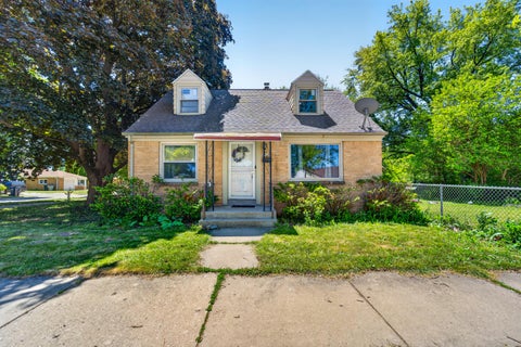 Photo of 8601 W Melvina St, Milwaukee, WI 53222 (MLS # 1965649)