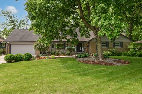 Photo of 10311 W Ruby Ave, Wauwatosa, WI 53225 (MLS # 1951959)