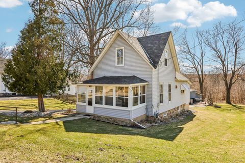 Photo of 171 W Main St, Fontana, WI 53125 (MLS # 1954045)