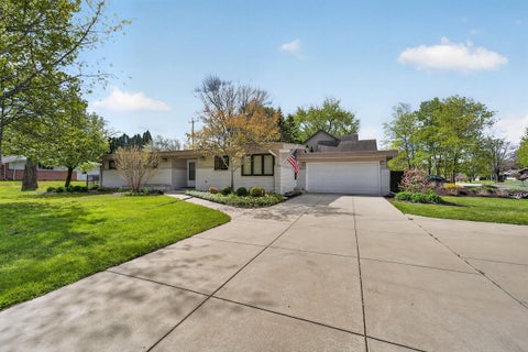 Photo of 807 E Wahner Pl, Bayside, WI 53217 (MLS # 1970136)