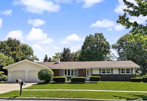 Photo of 1075 S Silverbrook Dr, West Bend, WI 53095 (MLS # 1971259)