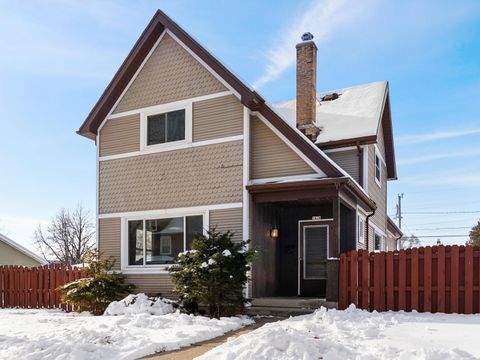 Photo of 2418 S 7th St, Sheboygan, WI 53081 (MLS # 1945273)